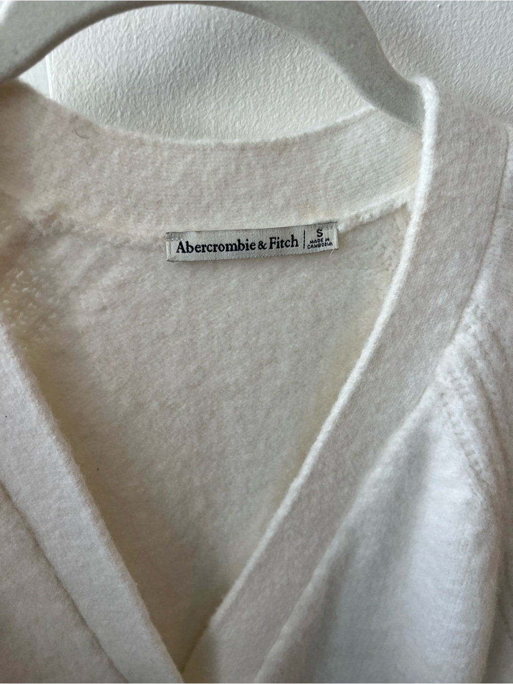 Abercrombie & Fitch Ivory V-Neck Button Pocket Cardigan - Picture 3 of 3